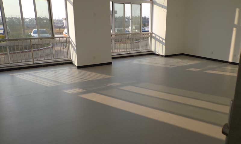 辦公地板用pvc塑膠地板優(yōu)勢在哪里？