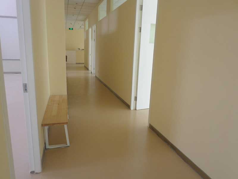 塑膠地板圖片 導(dǎo)致塑膠地板膨脹起鼓的原因有哪些?