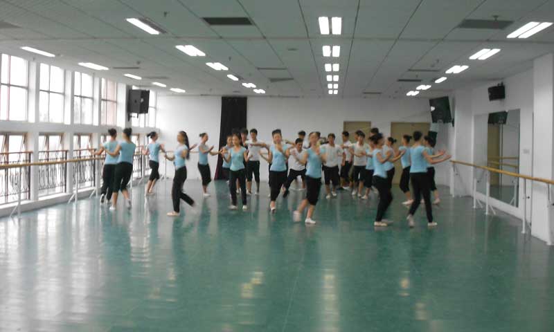 舞蹈教室地板價(jià)格“騷操作”不利于行業(yè)發(fā)展